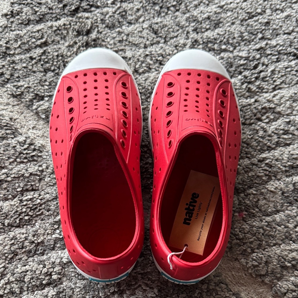 Native Kids Water Shoes - Red and White